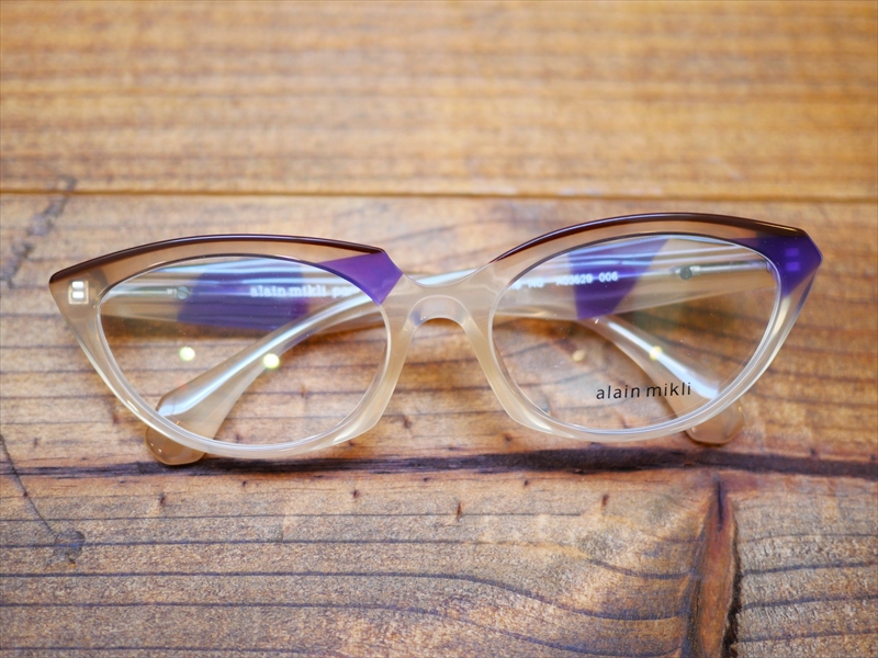 【alain mikli / アラン ミクリ】フェミニン＆アシンメトリーデザインが特徴の新作「A03529-006」