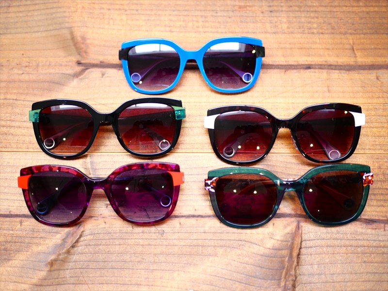 シンプルデザインのさり気ないアクセントカラーが光るWOOW（ウー）の新作サングラス「Super Dice2」