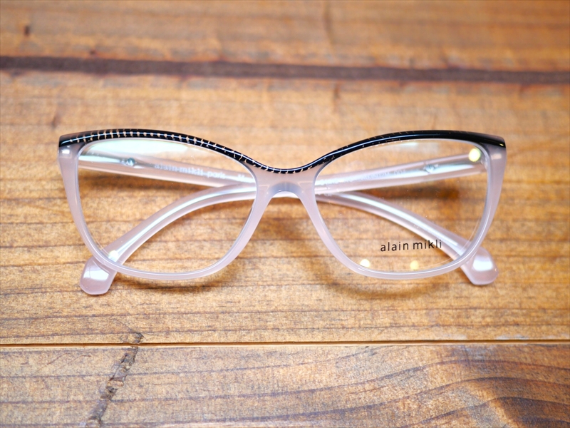 【alain mikli / アラン ミクリ】芸術的なカラーリングが光るフェミニンな新作「A03502M-004」